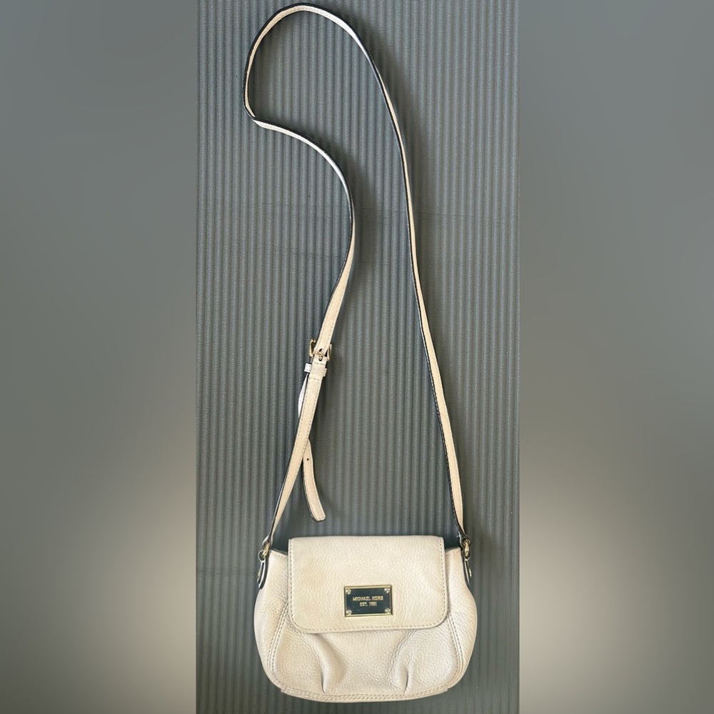 Michael Kors crossbody handbag in rich beige/off white soft pebble leather